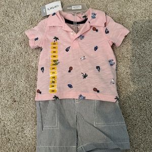 Carter’s short set. Size 6 mo. New with tags